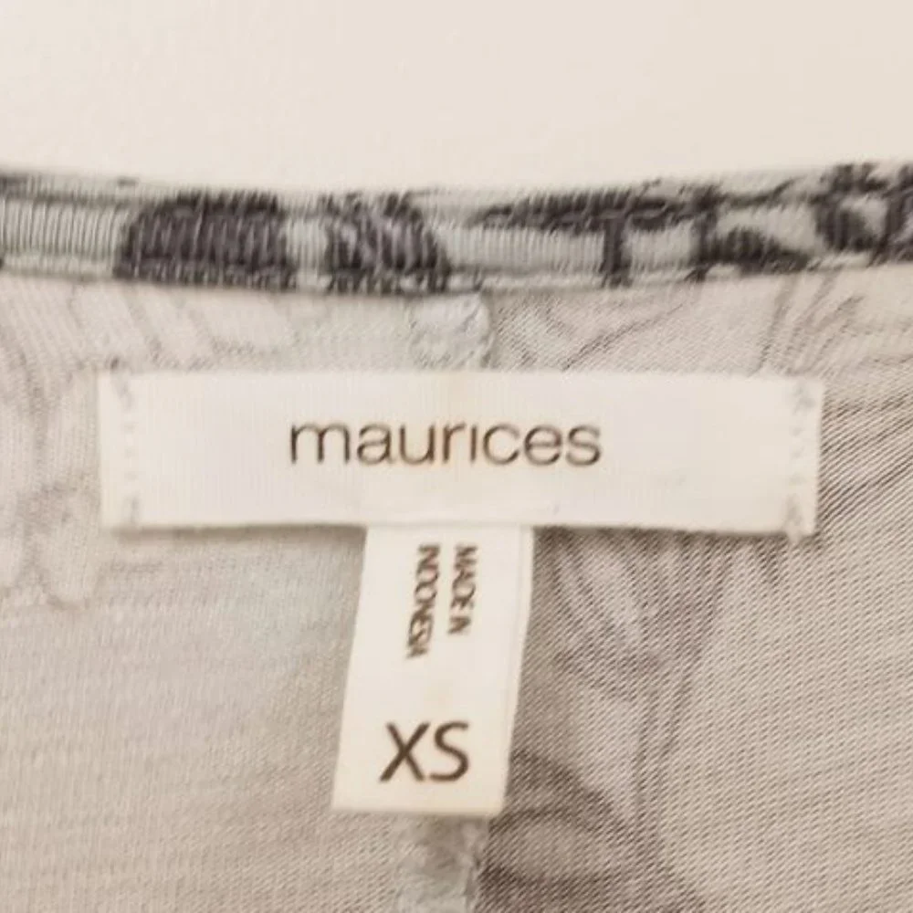 MAURICES Green Floral Shoulder Cut Out Blouse Size XS - Picture 3 of 5